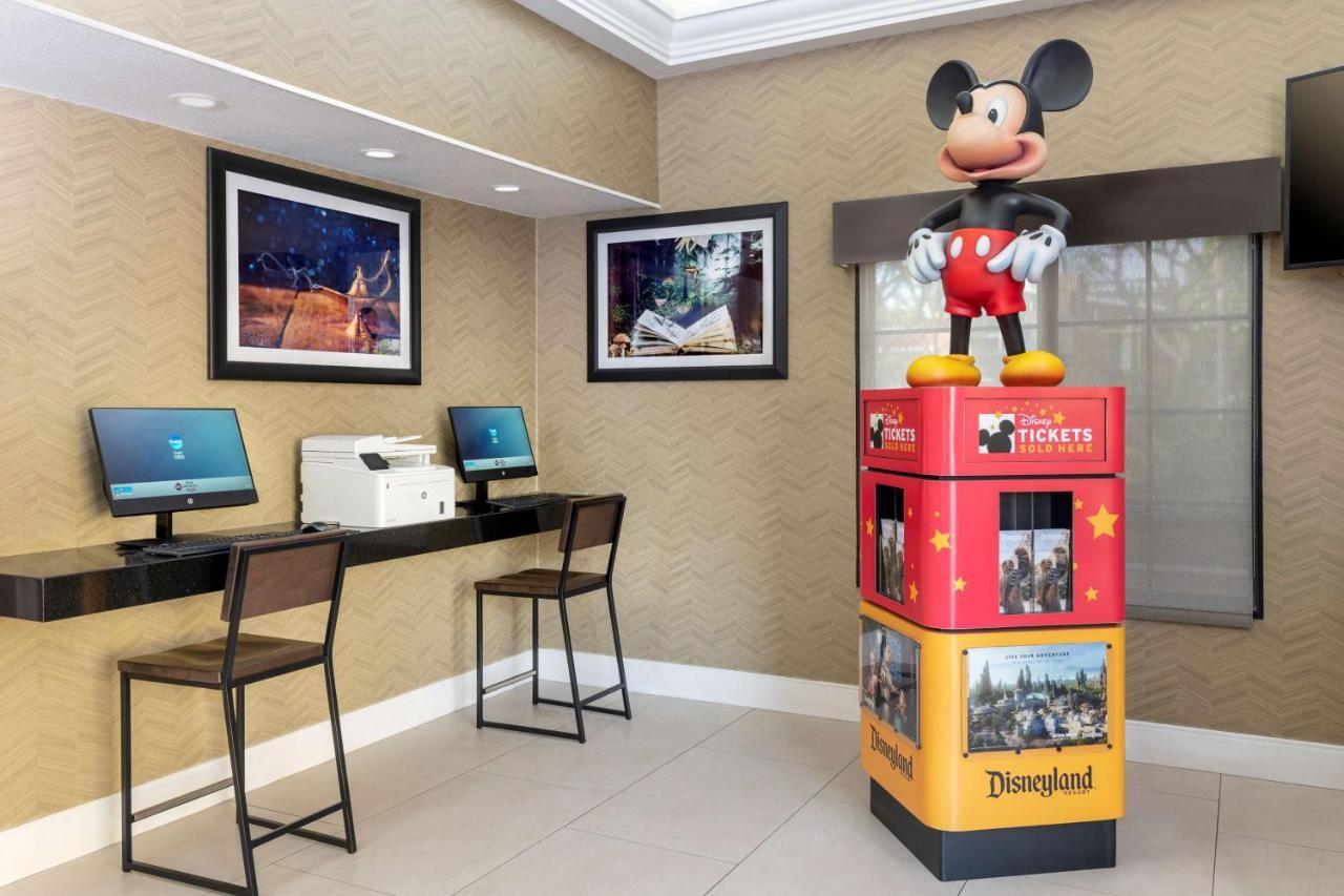 Best Western Plus Raffles Inn & Suites Anaheim Exteriér fotografie