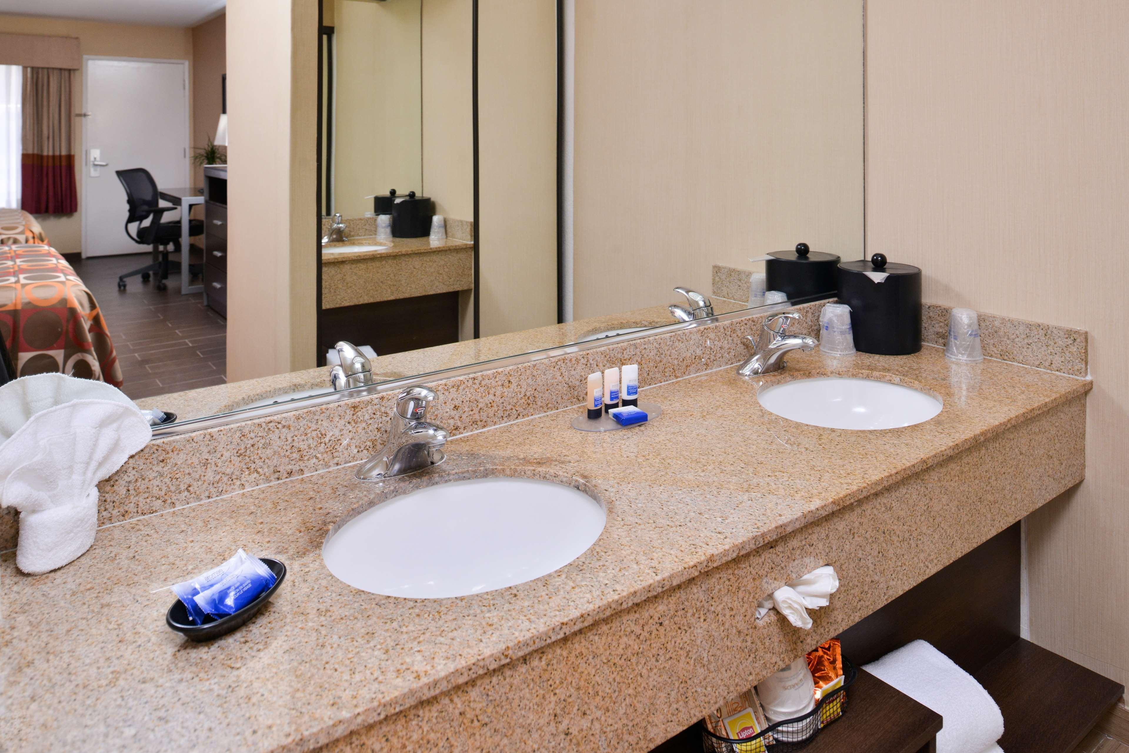 Best Western Plus Raffles Inn & Suites Anaheim Exteriér fotografie