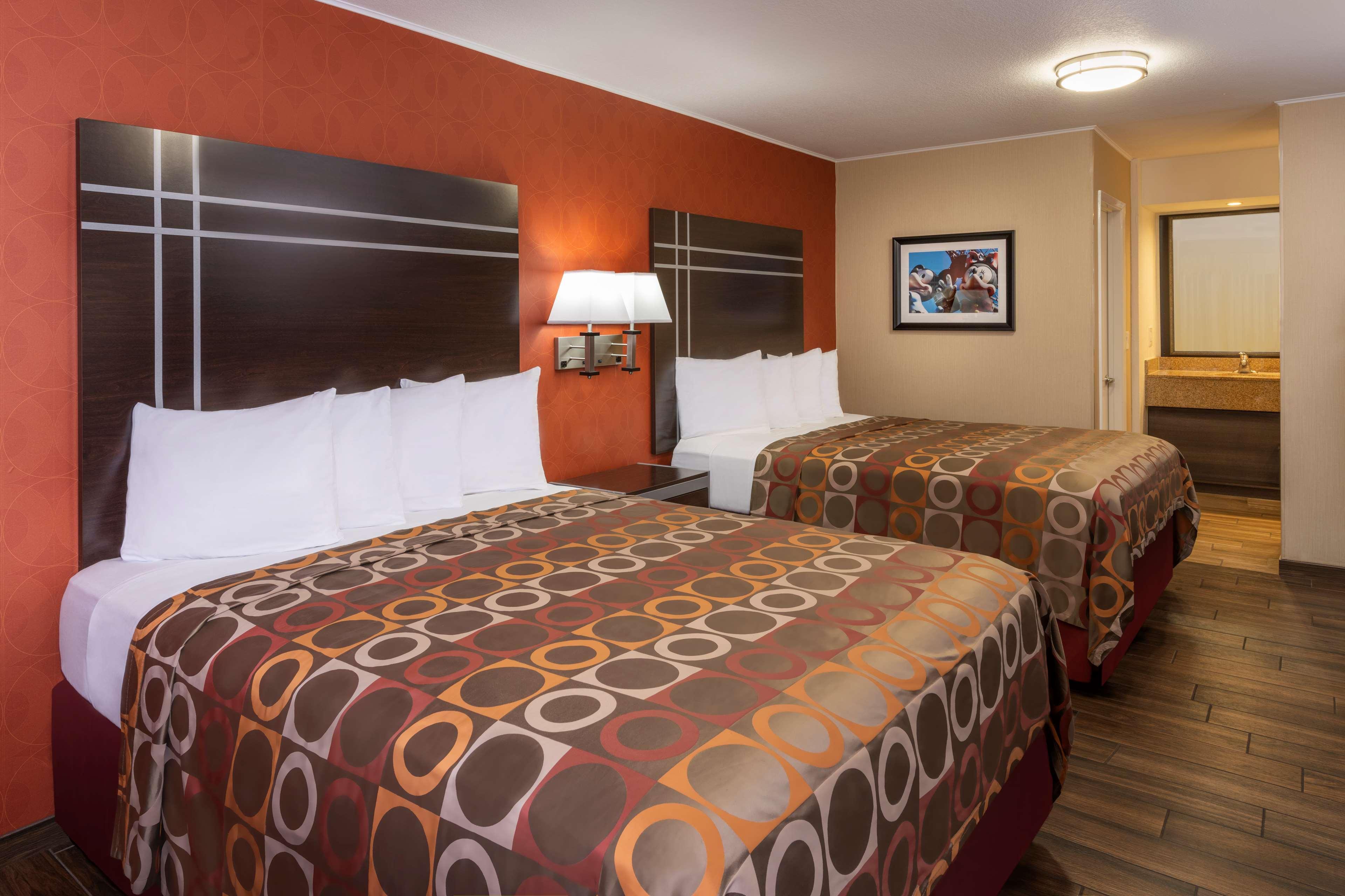 Best Western Plus Raffles Inn & Suites Anaheim Exteriér fotografie