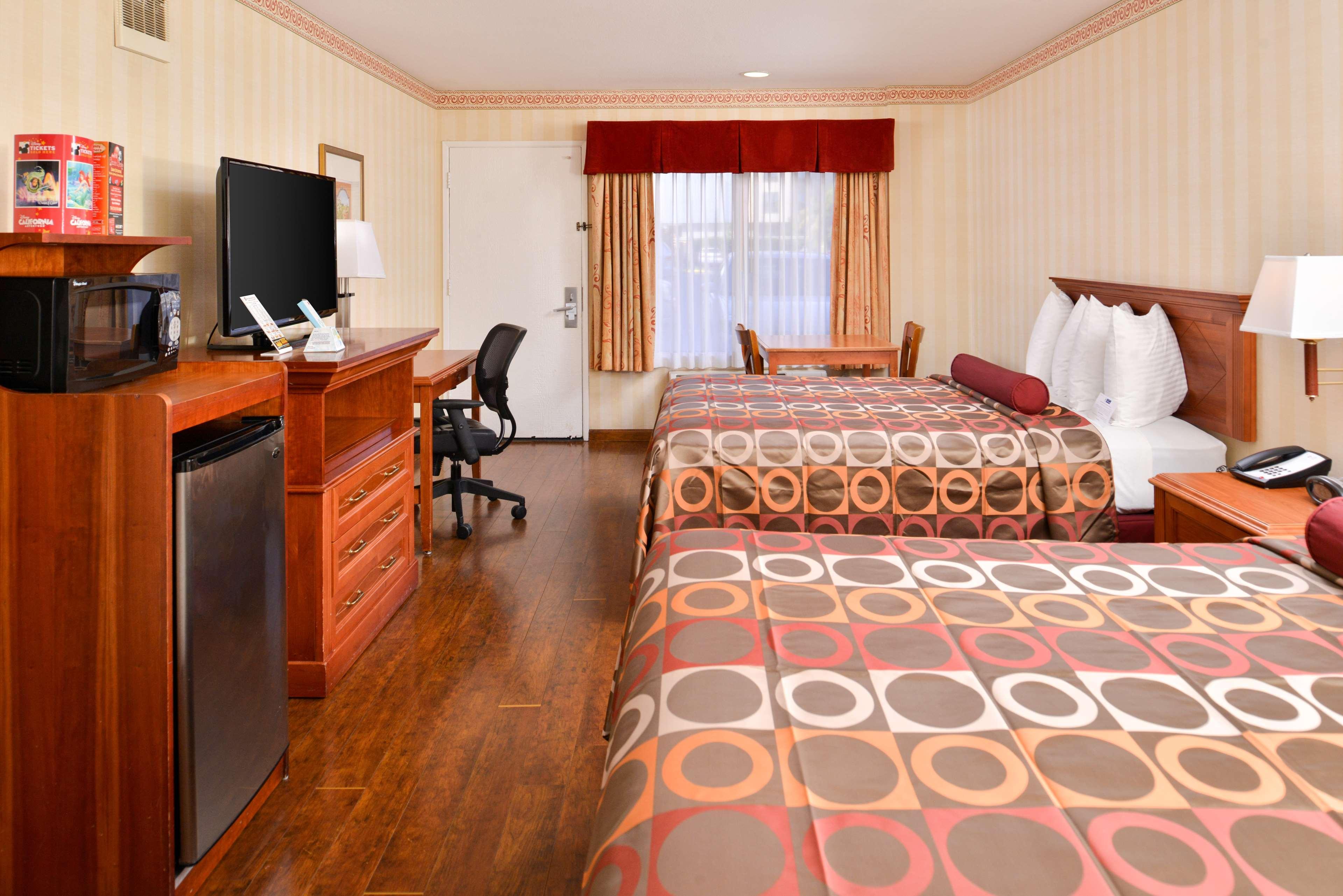 Best Western Plus Raffles Inn & Suites Anaheim Exteriér fotografie