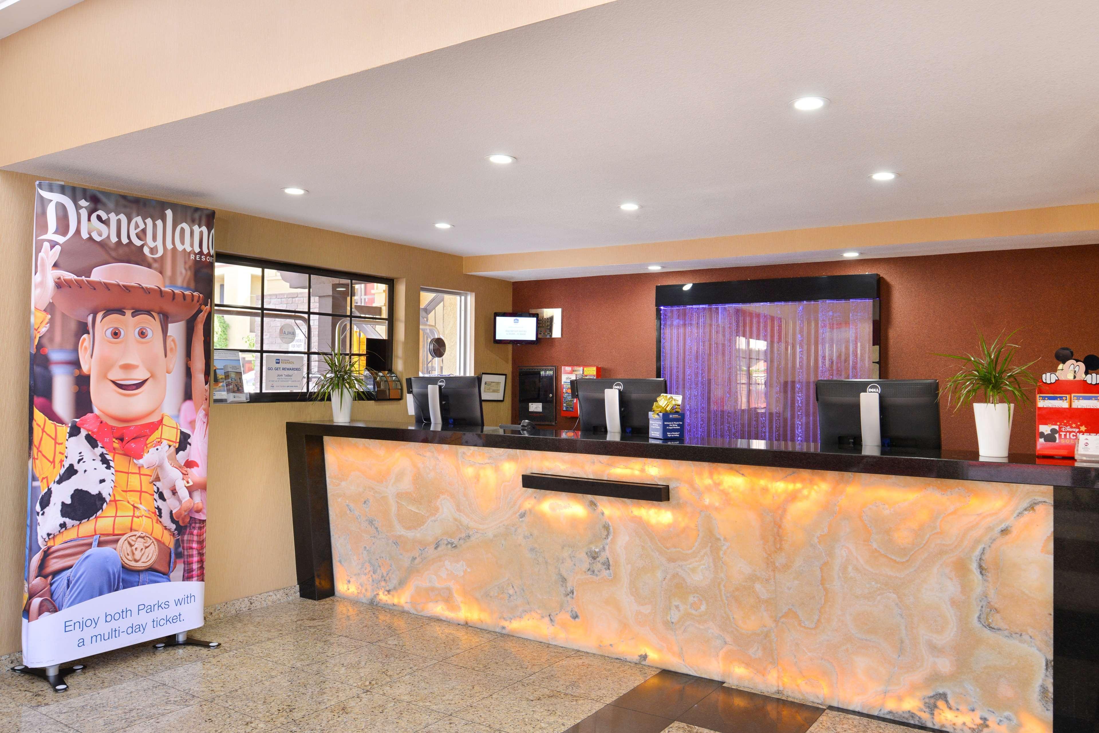 Best Western Plus Raffles Inn & Suites Anaheim Exteriér fotografie