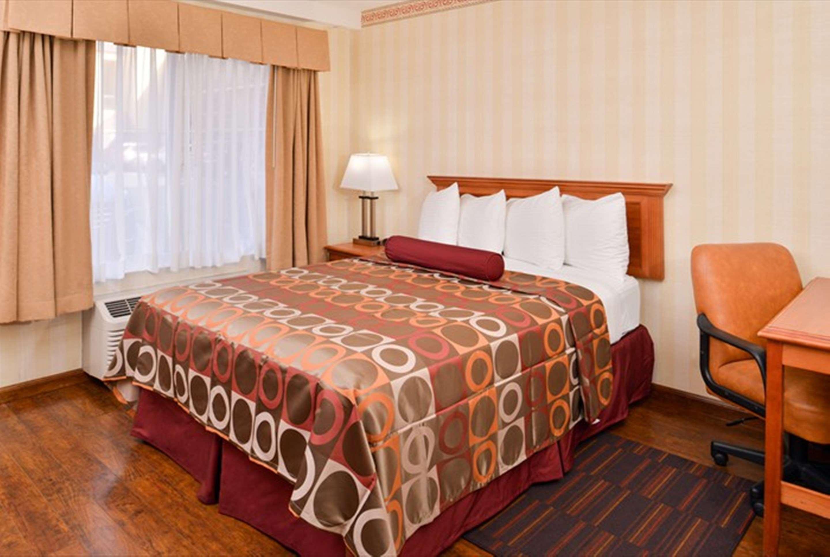 Best Western Plus Raffles Inn & Suites Anaheim Exteriér fotografie