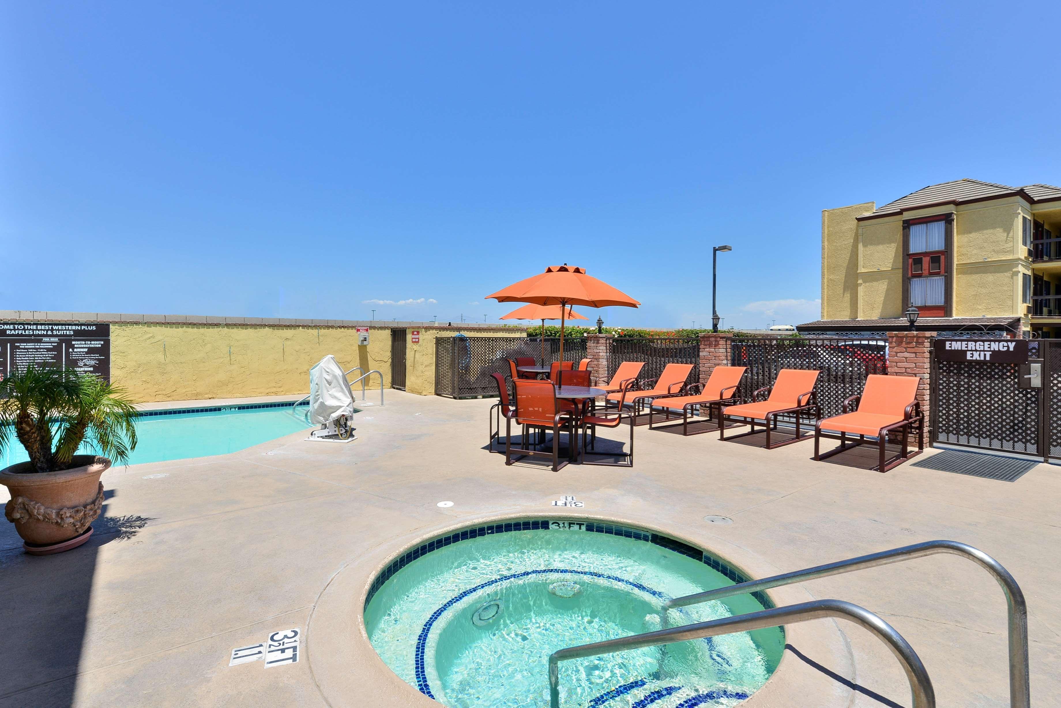 Best Western Plus Raffles Inn & Suites Anaheim Exteriér fotografie