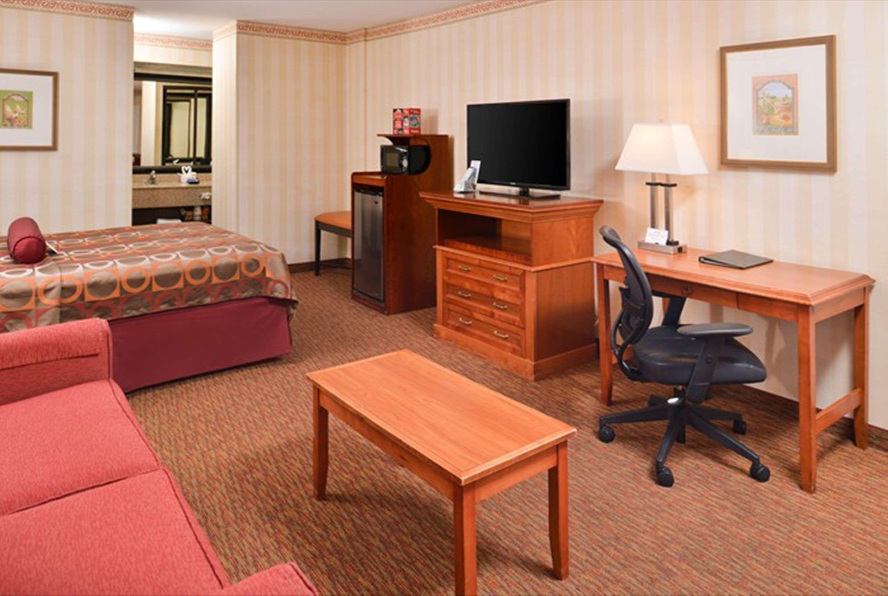 Best Western Plus Raffles Inn & Suites Anaheim Exteriér fotografie