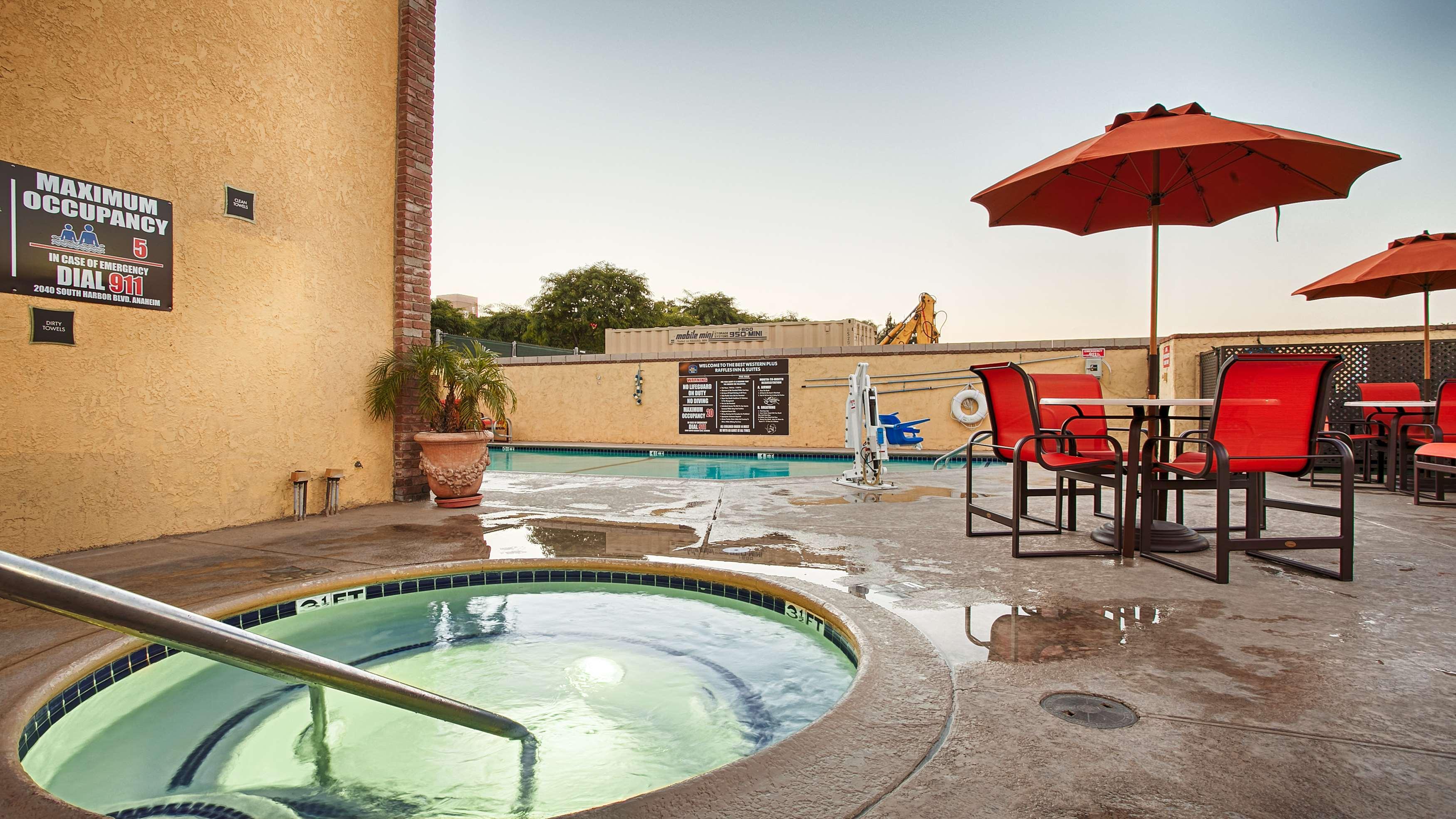 Best Western Plus Raffles Inn & Suites Anaheim Exteriér fotografie