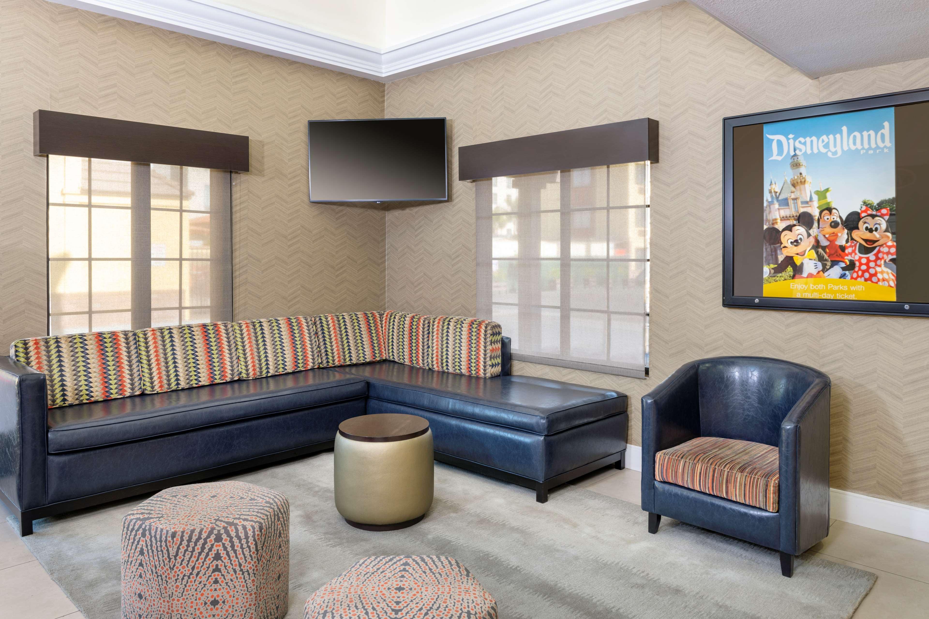 Best Western Plus Raffles Inn & Suites Anaheim Exteriér fotografie