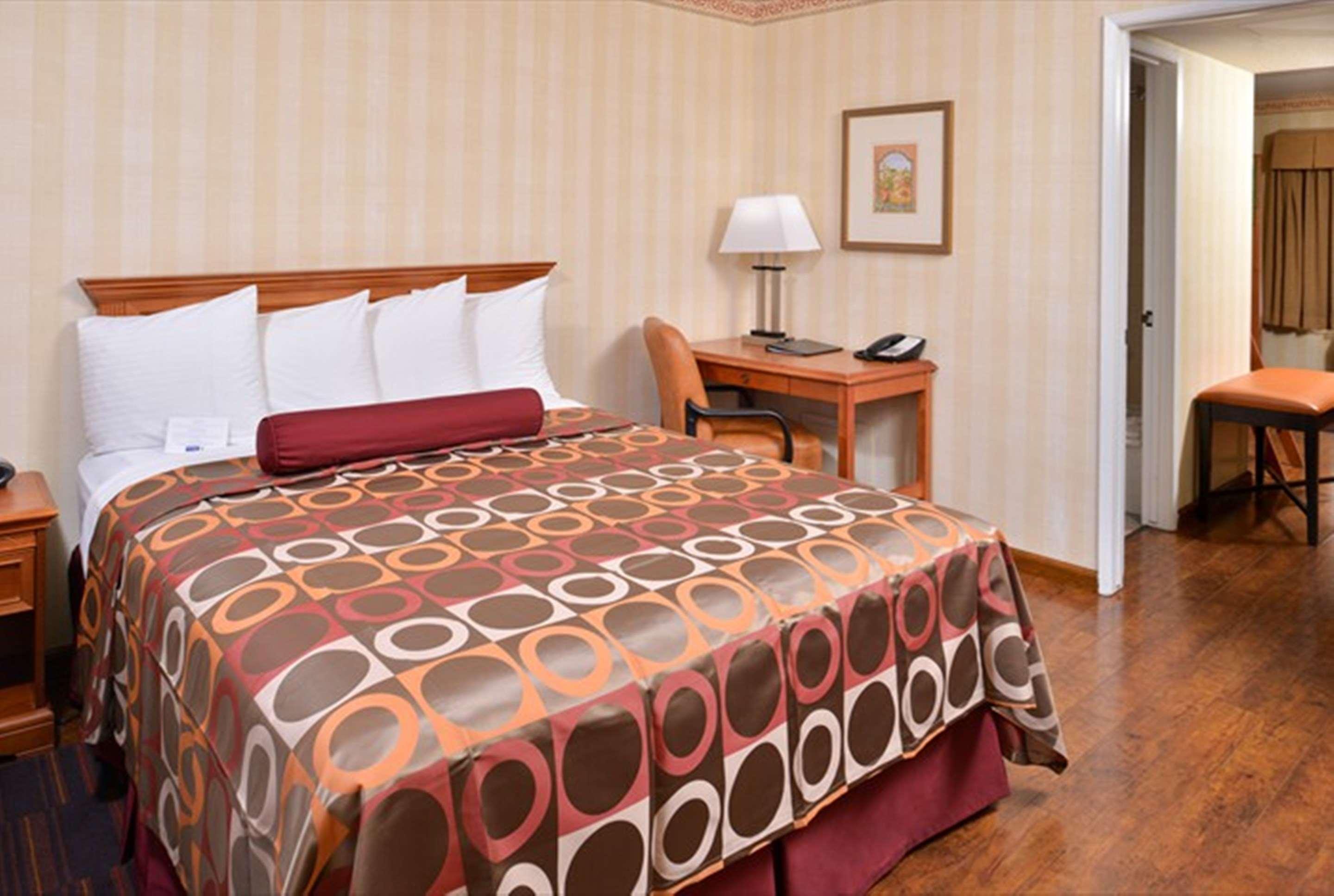 Best Western Plus Raffles Inn & Suites Anaheim Exteriér fotografie
