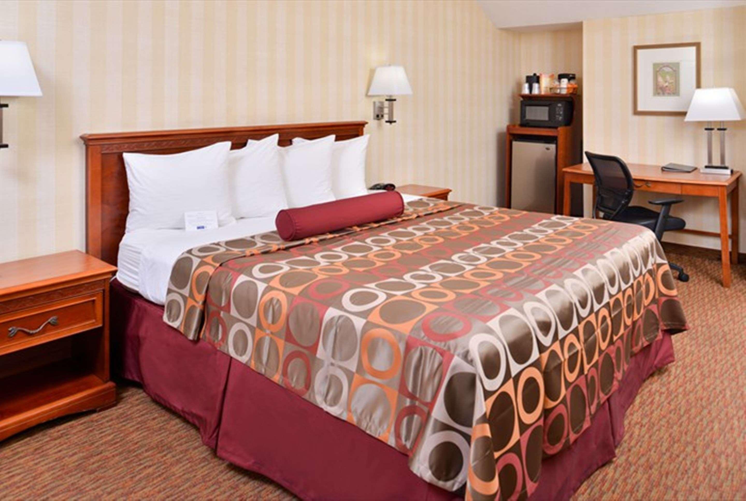 Best Western Plus Raffles Inn & Suites Anaheim Exteriér fotografie