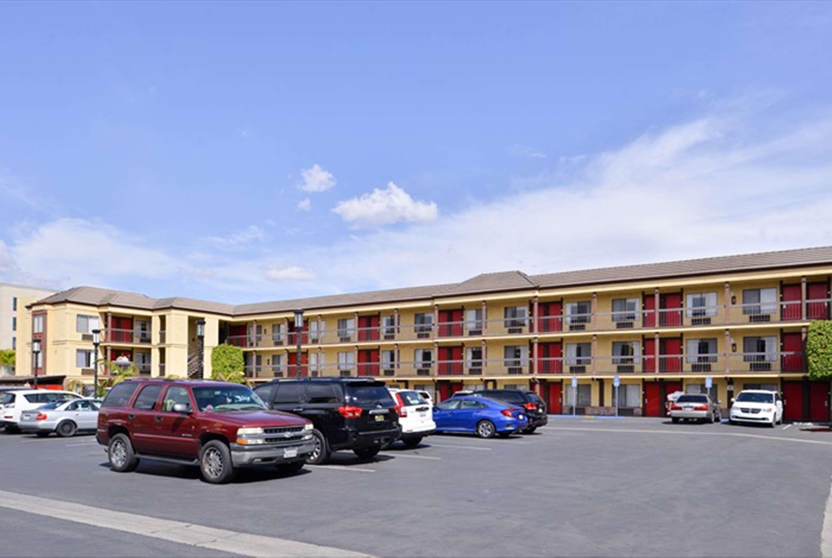 Best Western Plus Raffles Inn & Suites Anaheim Exteriér fotografie