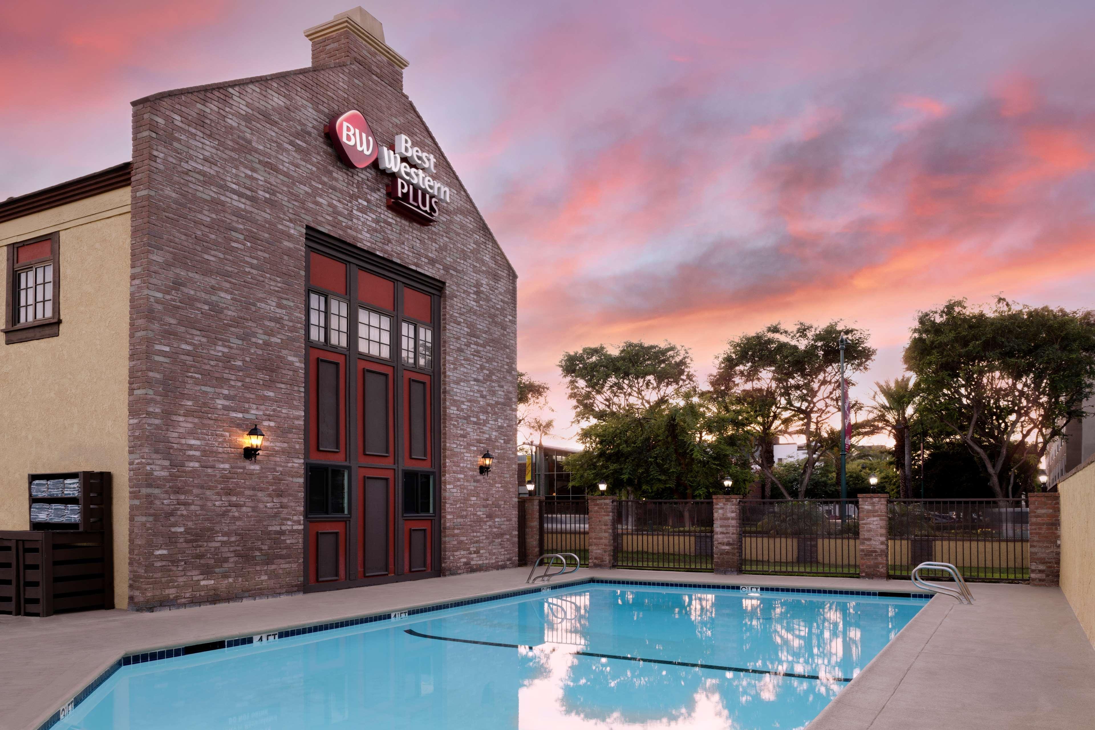 Best Western Plus Raffles Inn & Suites Anaheim Exteriér fotografie