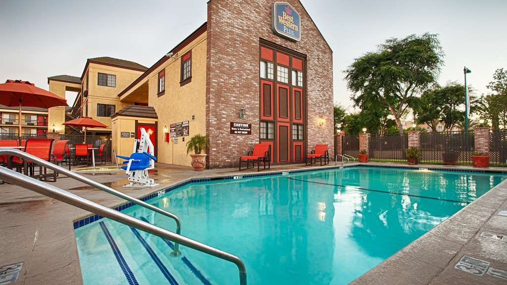 Best Western Plus Raffles Inn & Suites Anaheim Exteriér fotografie
