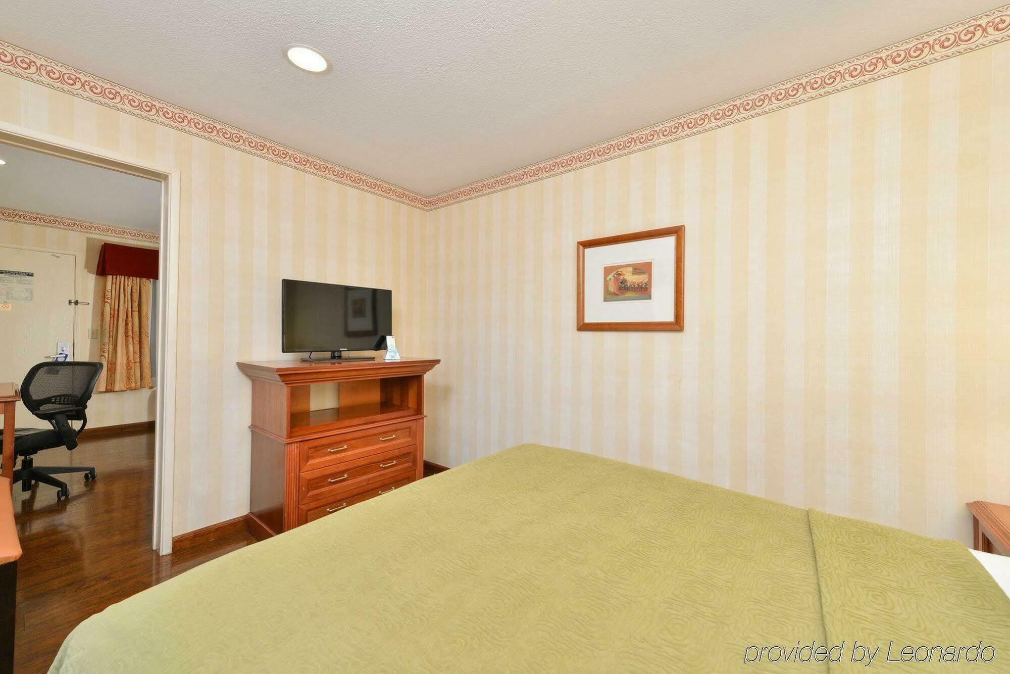 Best Western Plus Raffles Inn & Suites Anaheim Exteriér fotografie