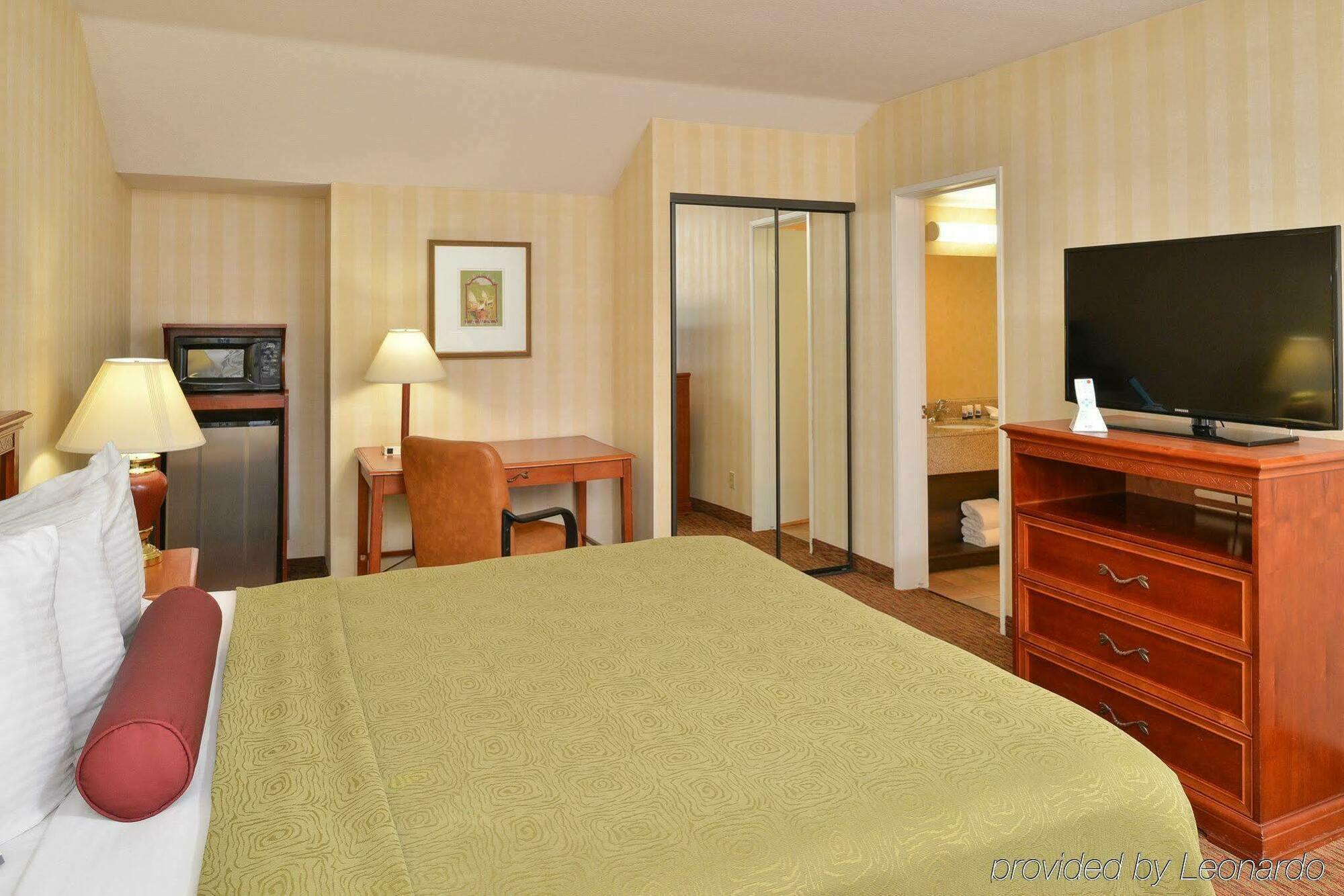 Best Western Plus Raffles Inn & Suites Anaheim Exteriér fotografie