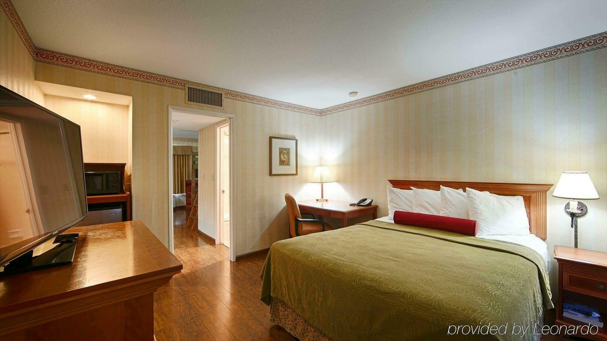 Best Western Plus Raffles Inn & Suites Anaheim Exteriér fotografie