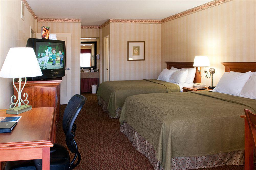 Best Western Plus Raffles Inn & Suites Anaheim Pokoj fotografie